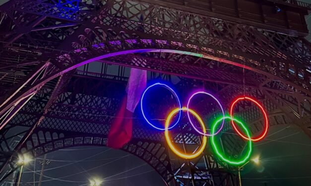 Instalan anillos olímpicos en Torre Eiffel de Gómez Palacio ante próximos juegos en Francia