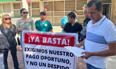 Trabajadores de la Salud se manifiestan en Torreón ante falta de pago de nómina y piden se detengan despidos
