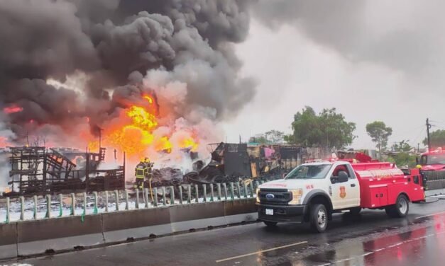 Fuerte incendio consumió viviendas y autos en asentamiento de CDMX y Nezahualcóyotl