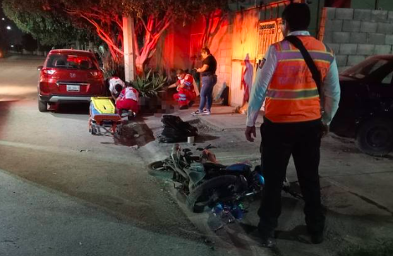 Ebrios en moto causan accidentes en Torreón y una mujer resulta lesionada