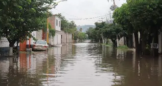 Lluvias inundaron calles y viviendas en Lerdo