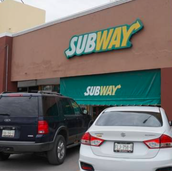 Detienen a hombre que asaltó un Subway en Torreón con cuchillo en mano