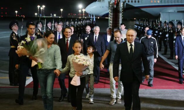 Intercambio de prisioneros entre Rusia y Occidente: un movimiento estratégico de Putin
