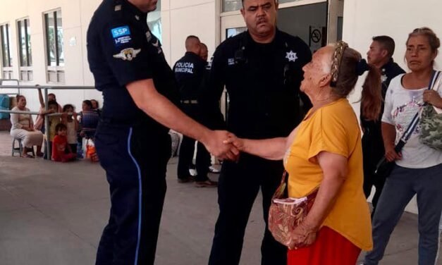 Dirección de Seguridad Pública Municipal asiste a ciudadana con insuficiencia renal en Torreón