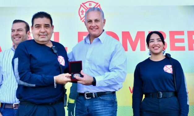 Reconocen a bomberos de Torreón por su valor y dedicación