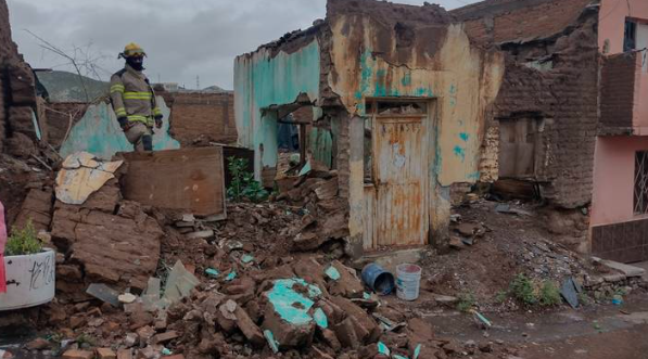 Ya son ocho derrumbes de casas, bardas y árboles a causa de lluvias en Torreón