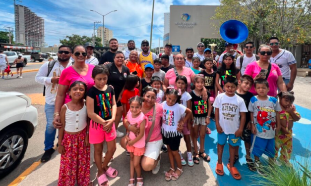 Cumplen el sueño de 20 niños de Torreón: conocen el mar y el Gran Acuario Mazatlán