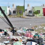 Denuncian hasta 60 casos diarios de «vecinos cochinos» en Torreón; sanciones solo para reportes inmediatos