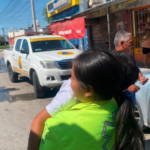 Madre olvida llaves dentro del carro y deja encerrado a su hijo en Torreón