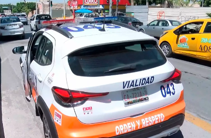 Despiden a agente de tránsito por robo de celular durante accidente vial en Torreón