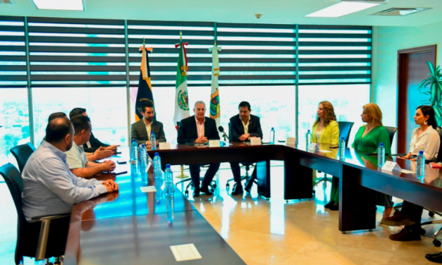 Alcalde de Torreón firma convenio con la UAdeC para apoyar a estudiantes con transporte, movilidad y seguridad