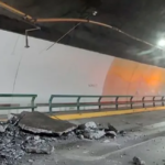 Desprendimiento en el túnel de la Loma Larga provoca cierre vial en San Pedro Garza García, Nuevo León