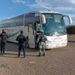 Balacera en la Supercarretera Durango – Mazatlán deja atrapados a 50 laguneros por más de 3 horas