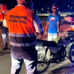 Joven con moto ´nuevecita´ choca y a otro se la quitan por estar borracho en Torreón
