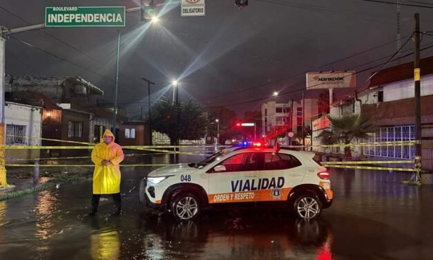 Cierre de vialidades en Torreón por anegaciones tras intensas lluvias