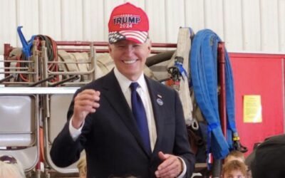 Biden usa una gorra de Trump como gesto de unidad en conmemoración del 11-S