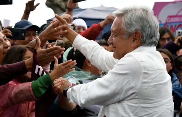 AMLO cierra su mandato con una aprobación del 62 %
