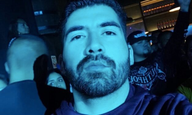 El coahuilense Abiel Beltrán, ingeniero de audio, nominado al Grammy Latino 2024 por su trabajo con Karol G