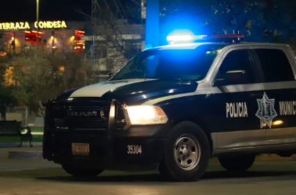 Taxista realiza presunto asalto a mujer que iba saliendo de bar en Torreón