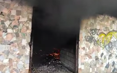 Bomberos de Torreón atienden reporte de incendio en edificio abandonado