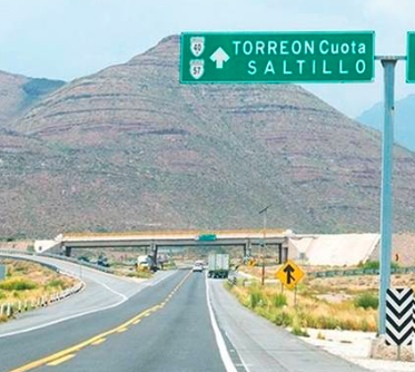 Accidente en la Saltillo – Torreón deja a cinco heridos tras colisión con tráiler volcado