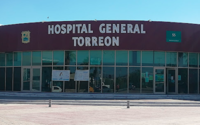 Violencia en Torreón: sujeto «machetea» a taxista, alcanzó a llegar a una caseta de policía