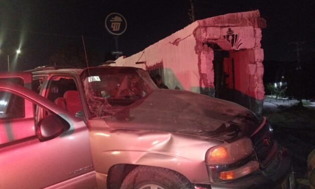 Accidente vehicular en Lerdo deja a dos personas lesionadas