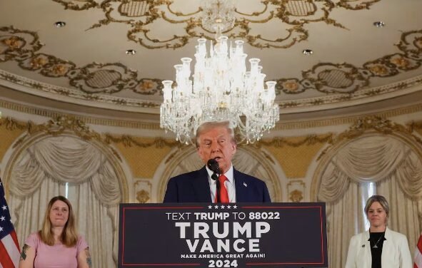 Trump se niega a disculparse tras polémicos comentarios racistas en su mitin de Nueva York