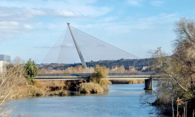 Muere influencer al caer del puente más alto de España mientras intentaba escalar