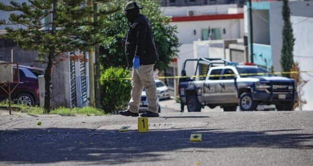 Angustiante video de padre e hijo atrapados en balacera en Mazatlán se vuelve viral