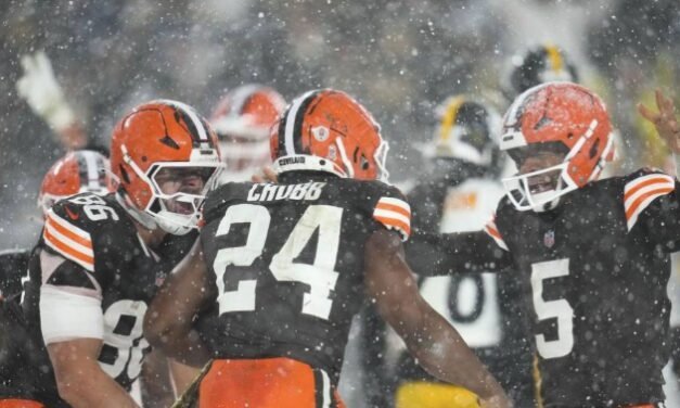 Browns Superan a Steelers 24-19 en una noche de nieve en Thursday Night Football