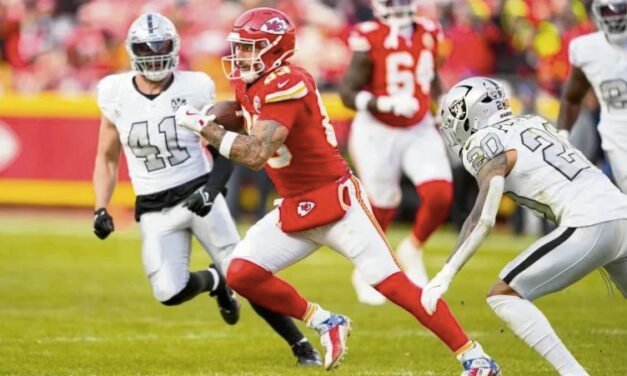 Chiefs de Kansas City aseguran su pase a playoffs en busca de un histórico tricampeonato