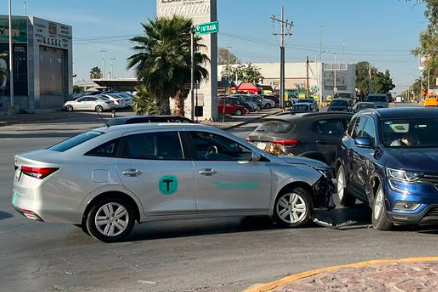 Torreón: le regalan un Chevrolet Aveo por vender muchos Tupperware, y lo choca a la vuelta