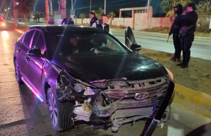 Accidente vial en Gómez Palacio: joven conductor colisiona contra motel