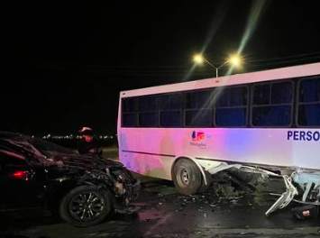 Accidente vial en Torreón: camioneta y autobús chocan pero no lesionan a nadie