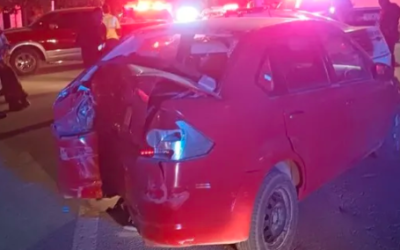 ¡De película! Sujeto roba carro en gasolinera y más adelante choca contra casa en Torreón