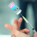 Población de Torreón acude a vacunarse contra influenza, requieren más dosis