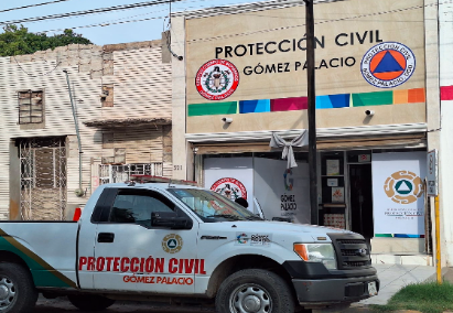 Incendio en Gómez Palacio: casa en fuego atrapa a hombre y vecino lo rescata