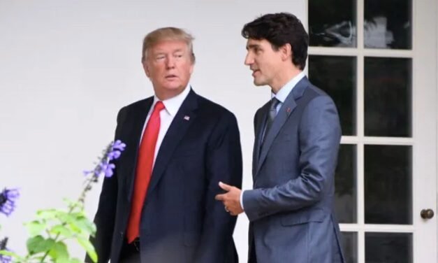 Trudeau se reúne con Trump en Mar-a-Lago tras amenaza de aranceles a México y Canadá