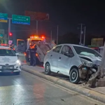 Accidente vial en Torreón: por ir a exceso de velocidad derrumba poste de luz