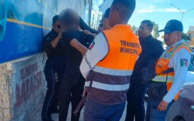 Policiaca en Torreón: agentes de tránsito neutralizan a sujeto con pistola