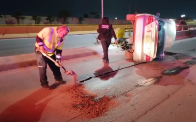 Grave accidente vial en Torreón: vuelca su carro y huye; darán con él