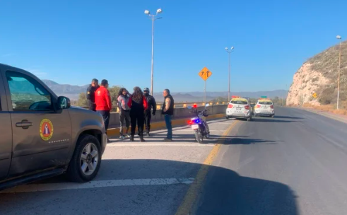 Tránsito y Protección Civil de Lerdo evitan que mujer cometa suicidio