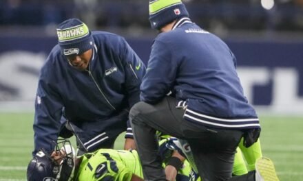Geno Smith, el motor de los Seahawks, sufre lesión en la rodilla en derrota ante Green Bay