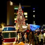 ¡La Navidad ya está en Torreón! Encienden el arbolito de Villa Magia en Plaza Mayor