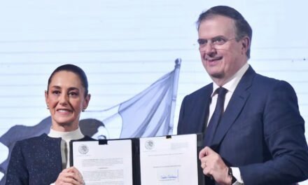 Sheinbaum y Ebrard implementan aumento del 35% en aranceles a importaciones textiles