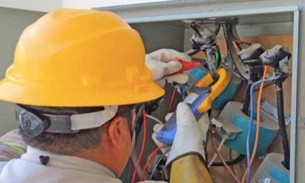 CFE restablece suministro eléctrico al 74% de los usuarios afectados por el Frente Frío No. 24