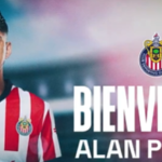 Alan Pulido regresa a las Chivas y promete luchar por el trofeo 13