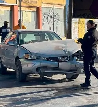 Joven de 19 años causa accidente y tráfico en bulevar de Torreón