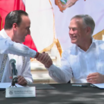 Manolo Jiménez defiende relación con Texas a pesar de estar expulsando migrantes